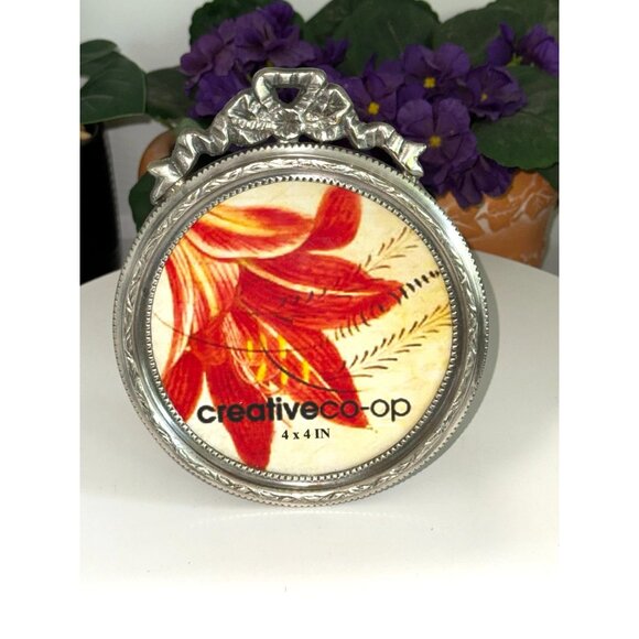 Vintage-Inspired Creative Co-Op 4x4 Brass Photo Frame - Picture 3 of 6